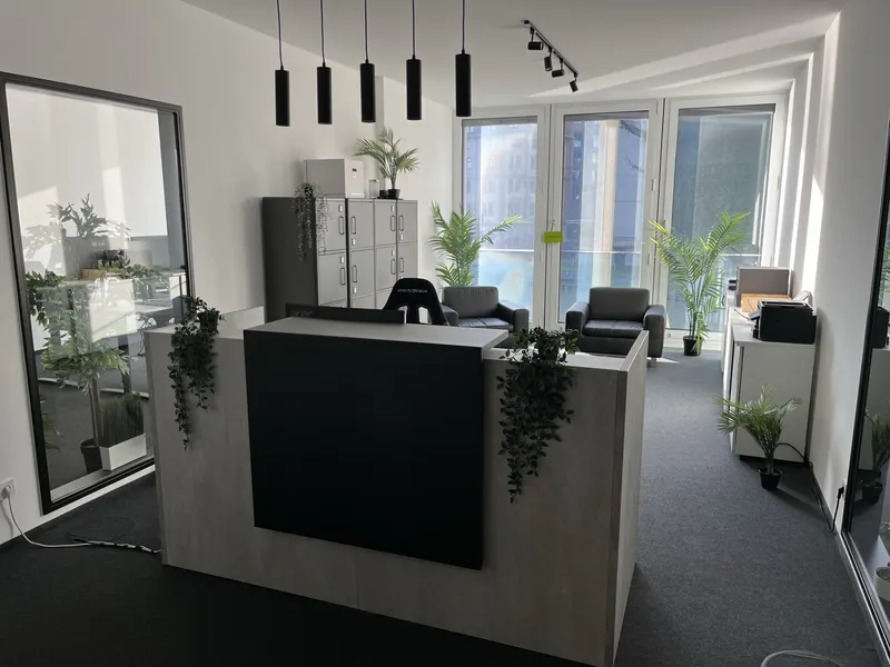 Empfangstresen und Wartebereich im DMC-Büro